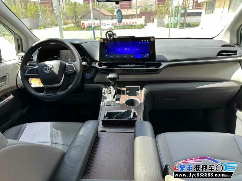 24年丰田格瑞维亚轿车抵押车出售