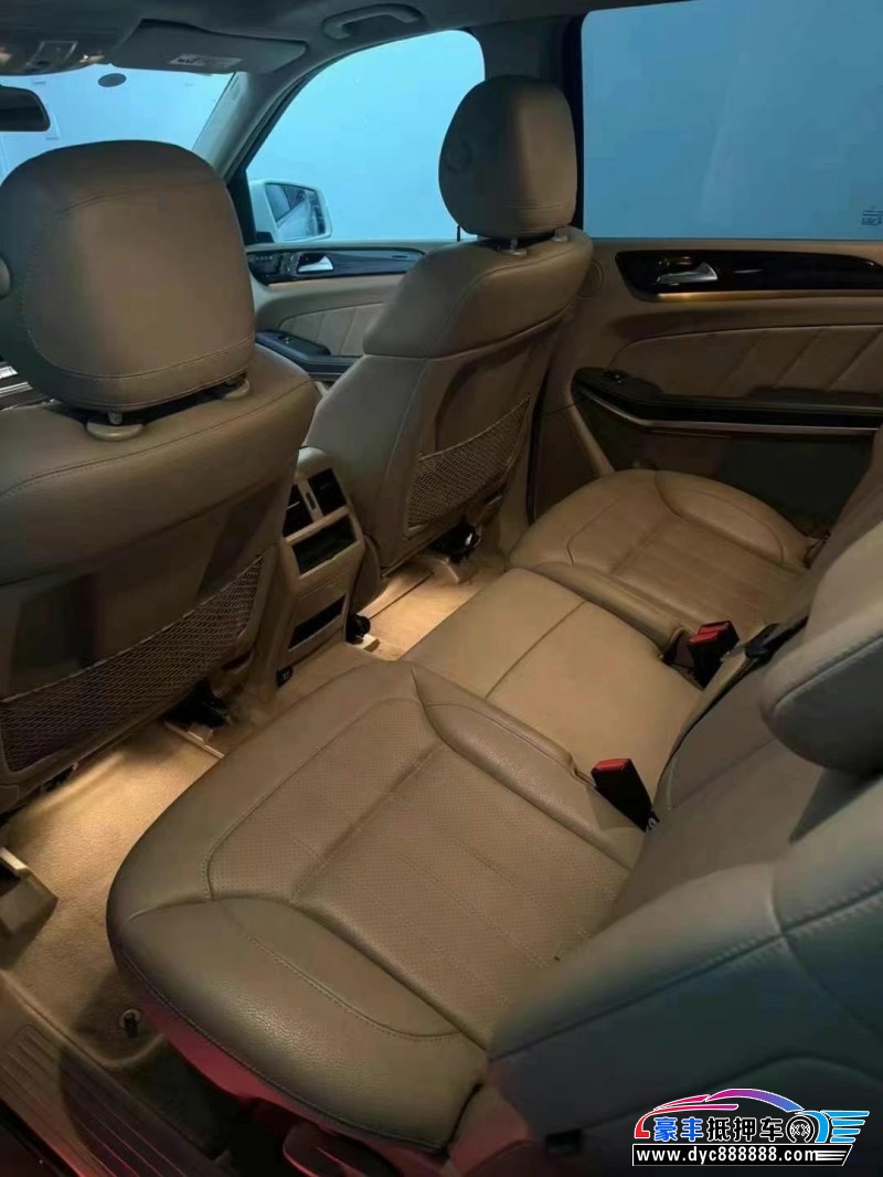 13年奔驰GL轿车抵押车出售