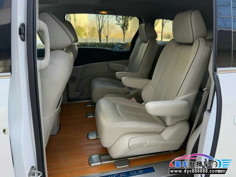 20年别克GL8轿车抵押车出售