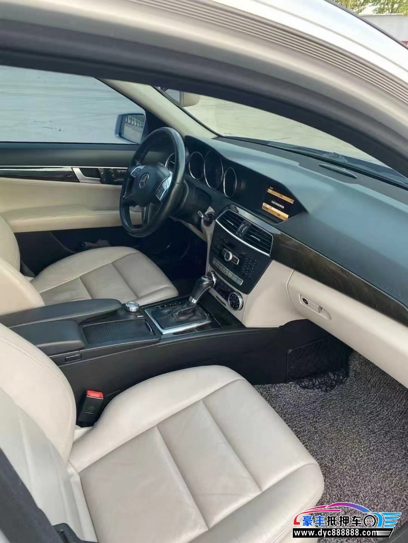 11年奔驰C轿车抵押车出售