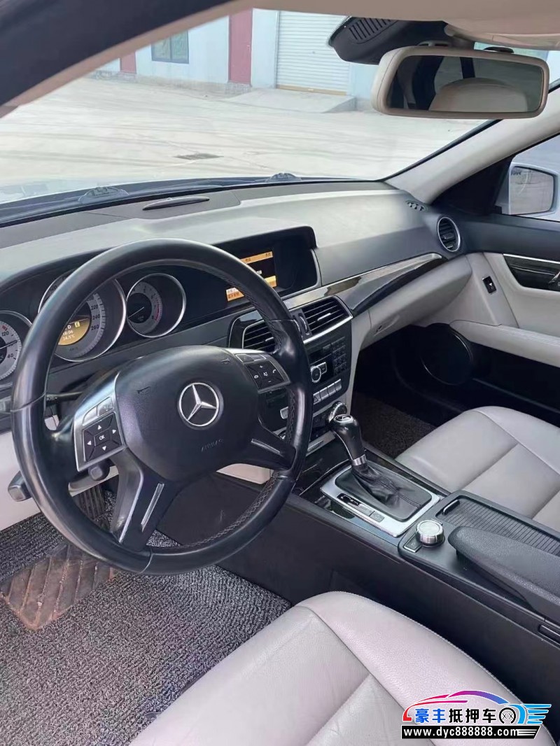 11年奔驰C轿车抵押车出售