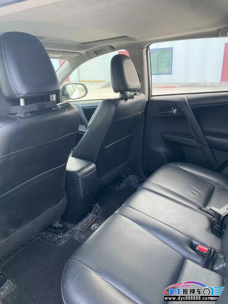 14年丰田RAV4轿车抵押车出售