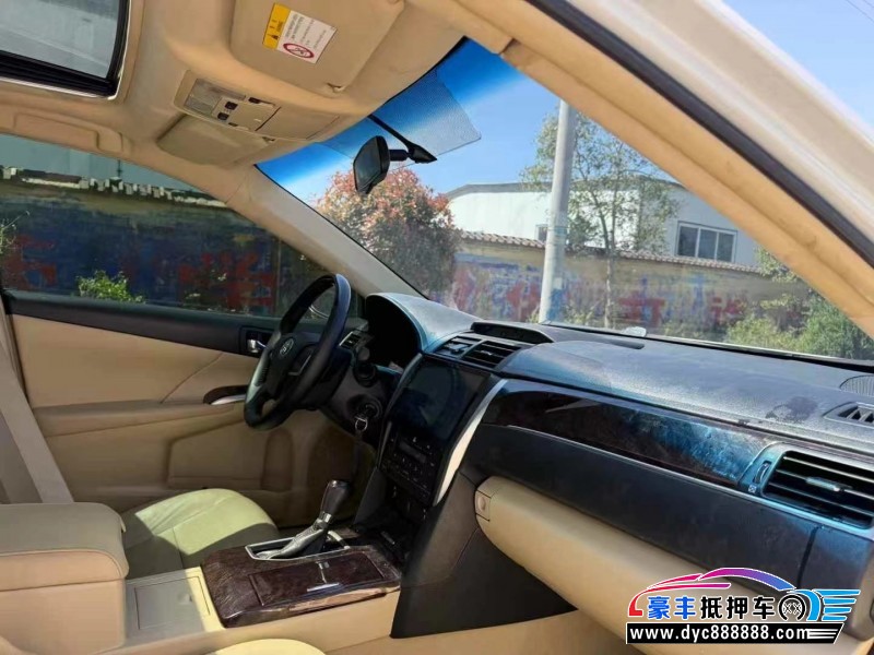 17年丰田凯美瑞轿车抵押车出售