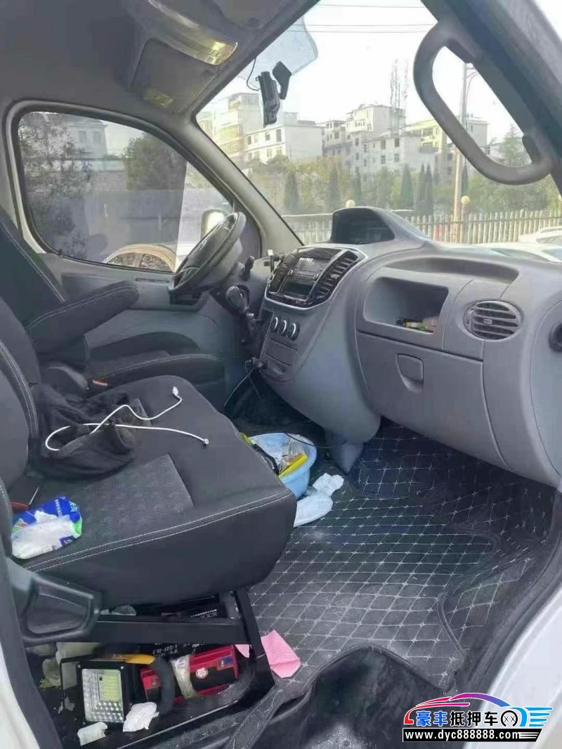 23年上汽大通V80轿车抵押车出售