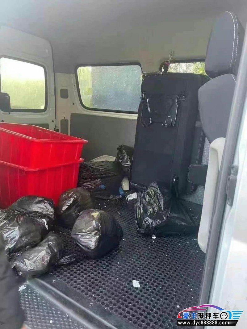 23年上汽大通V80轿车抵押车出售