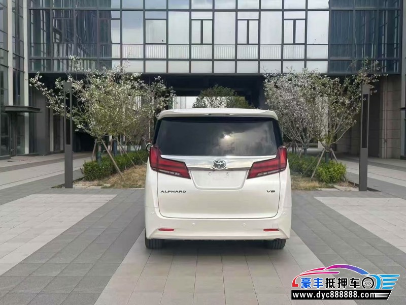 16年丰田埃尔法轿车抵押车出售