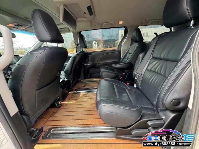 16年丰田塞纳轿车抵押车出售