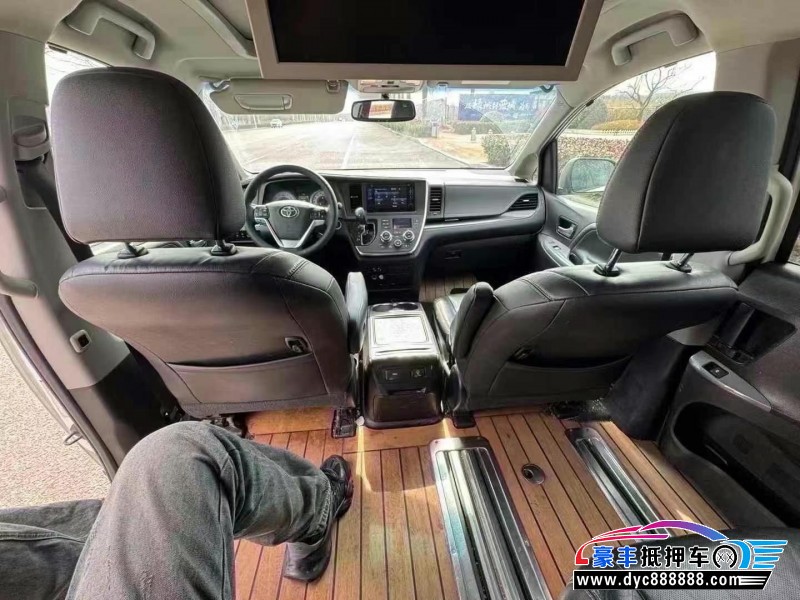 16年丰田塞纳轿车抵押车出售