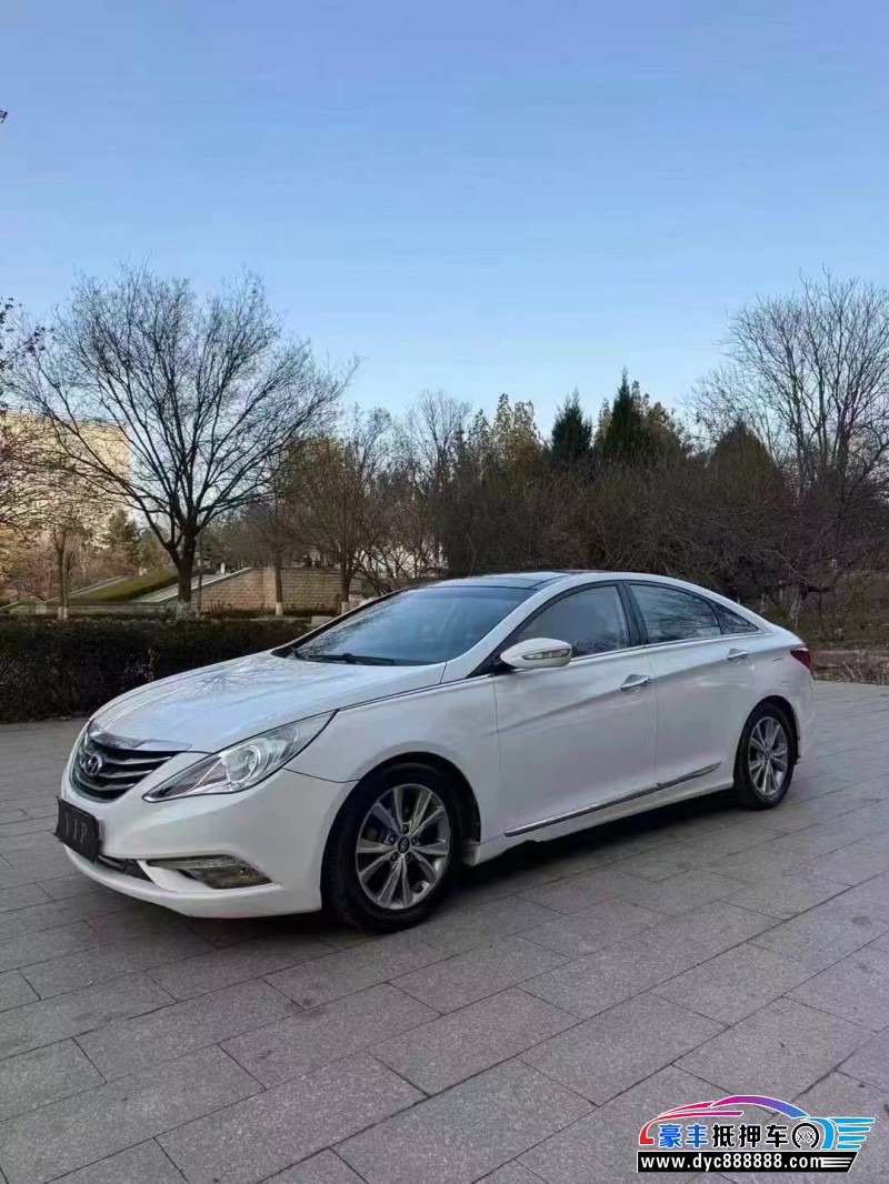 14年现代索纳塔八轿车抵押车出售