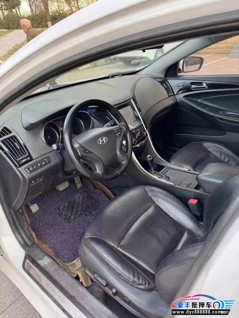 14年现代索纳塔八轿车抵押车出售