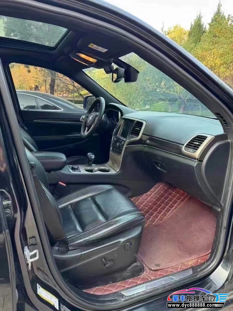 14年Jeep大切诺基轿车抵押车出售