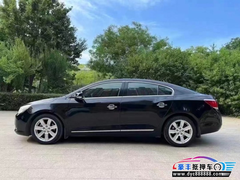 13年别克君越轿车抵押车出售