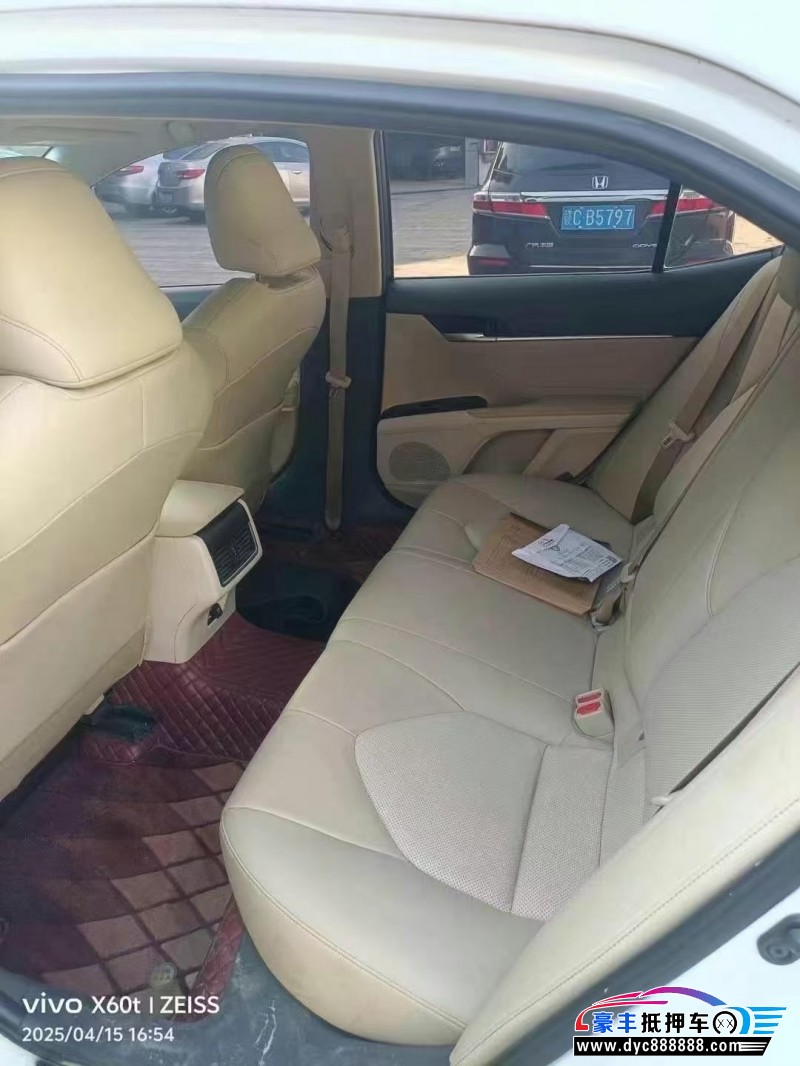 22年丰田凯美瑞轿车抵押车出售