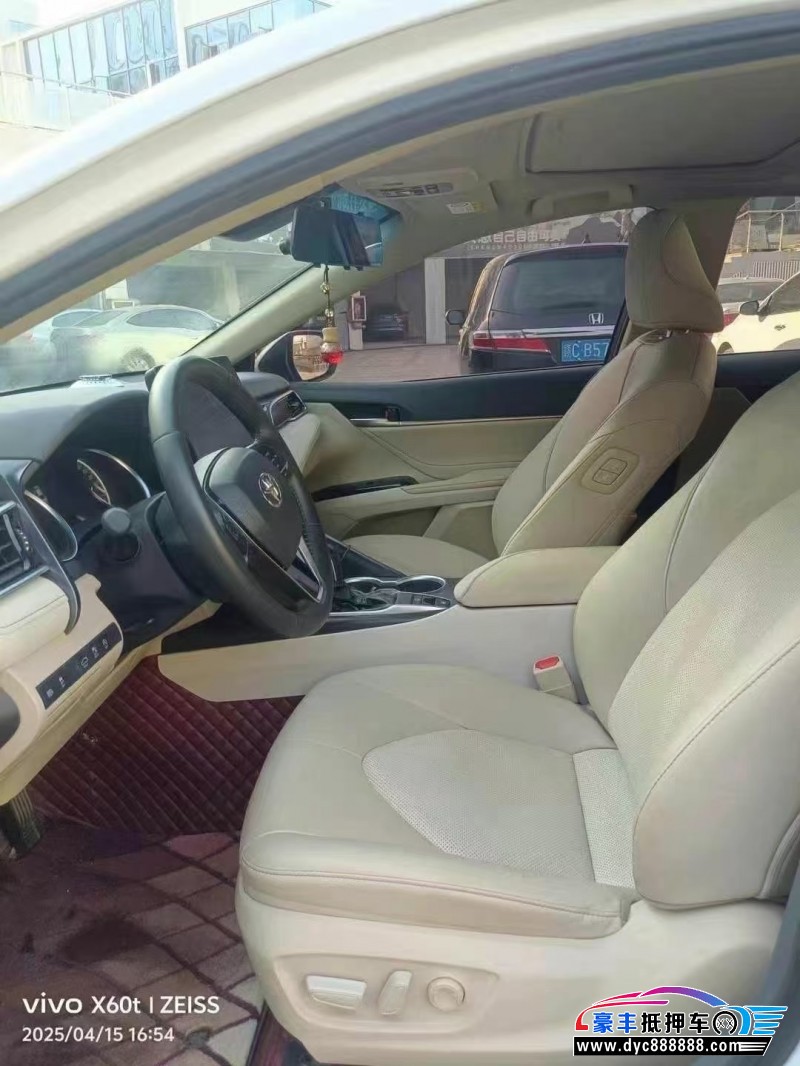 22年丰田凯美瑞轿车抵押车出售