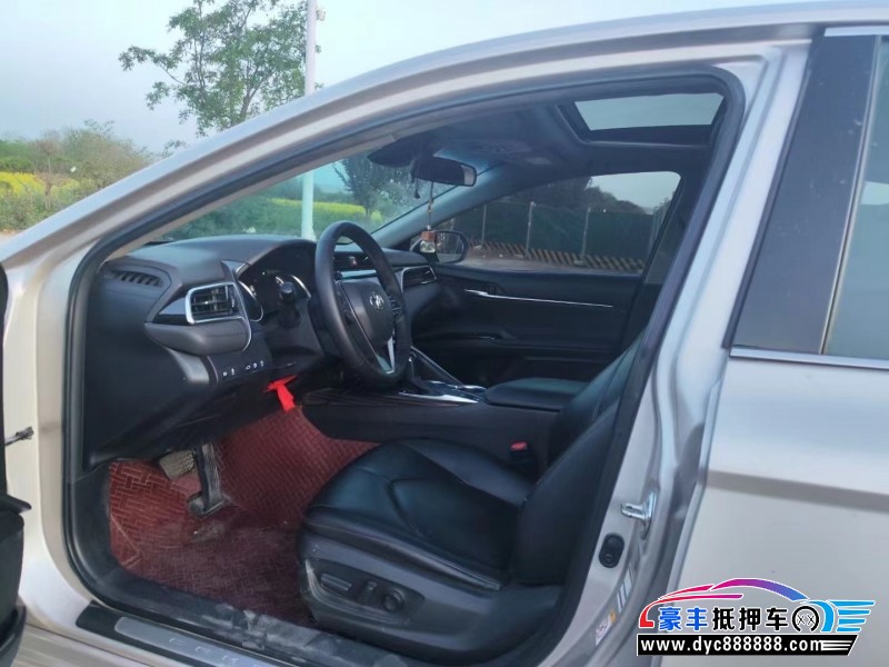 18年丰田凯美瑞轿车抵押车出售