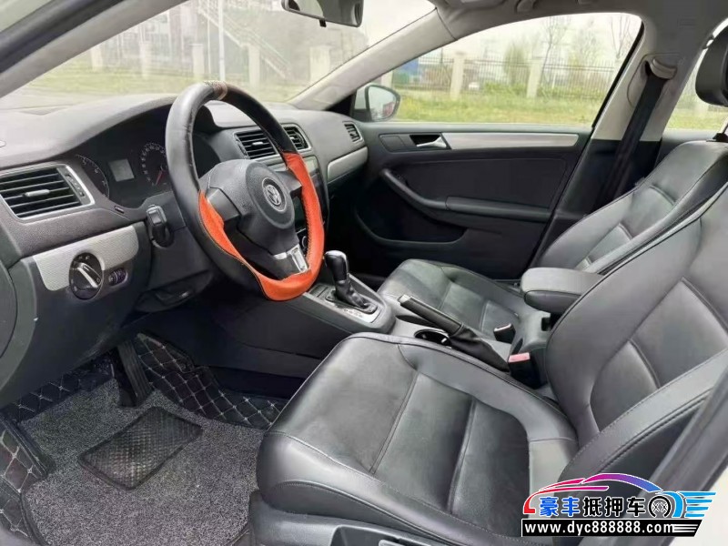 14年大众速腾轿车抵押车出售