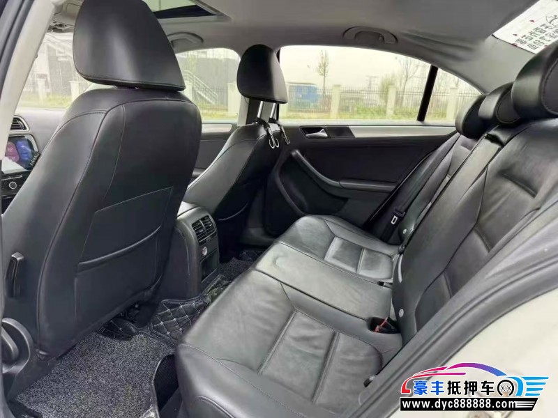 14年大众速腾轿车抵押车出售