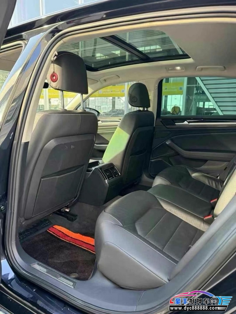 17年大众辉昂轿车抵押车出售