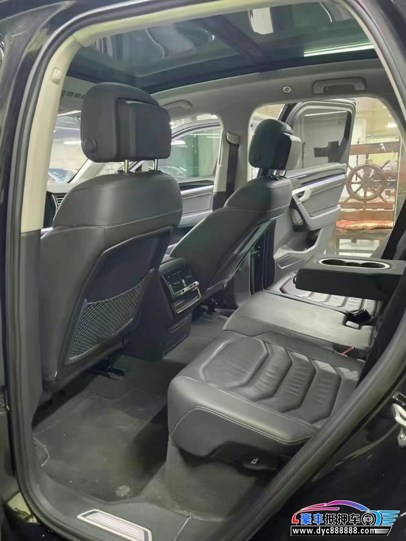 20年大众途锐轿车抵押车出售