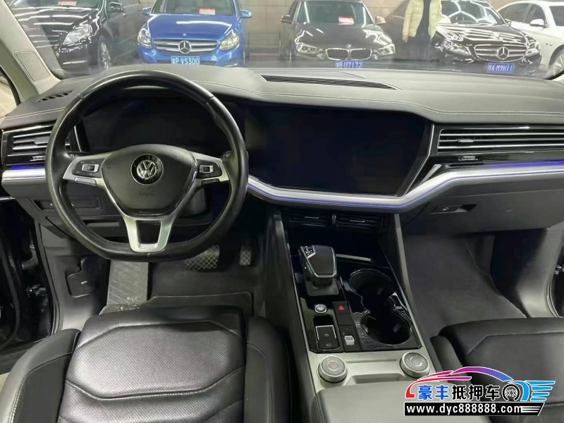 20年大众途锐轿车抵押车出售