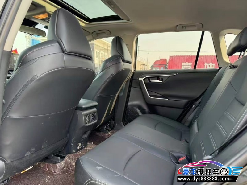 22年丰田威兰达轿车抵押车出售