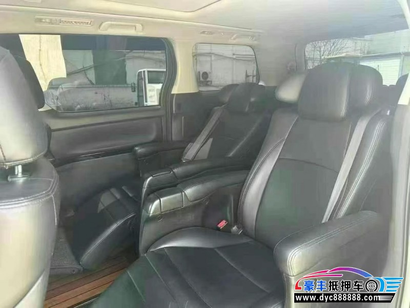 14年丰田埃尔法轿车抵押车出售