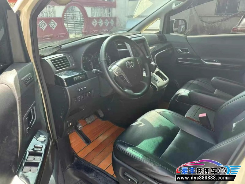 14年丰田埃尔法轿车抵押车出售