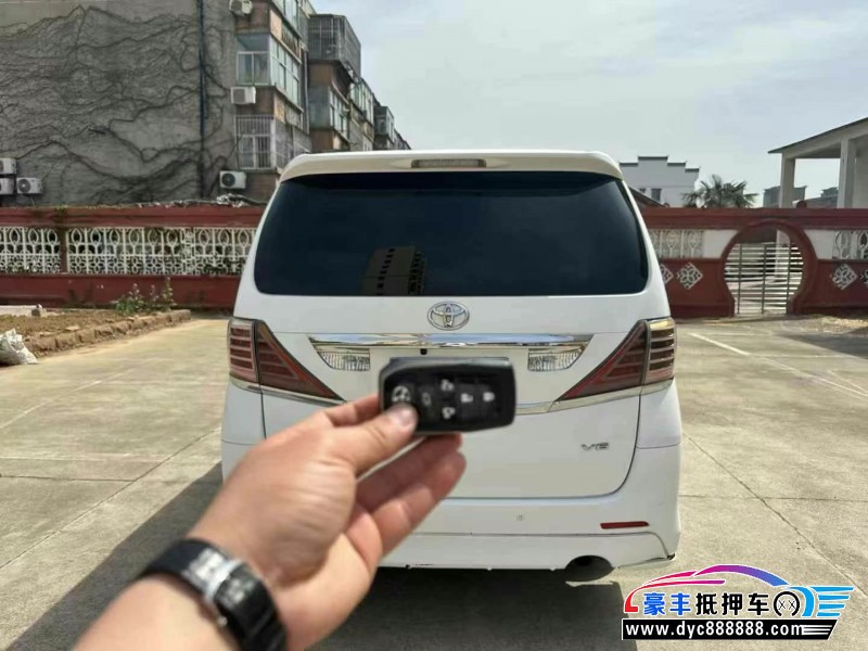 14年丰田埃尔法轿车抵押车出售