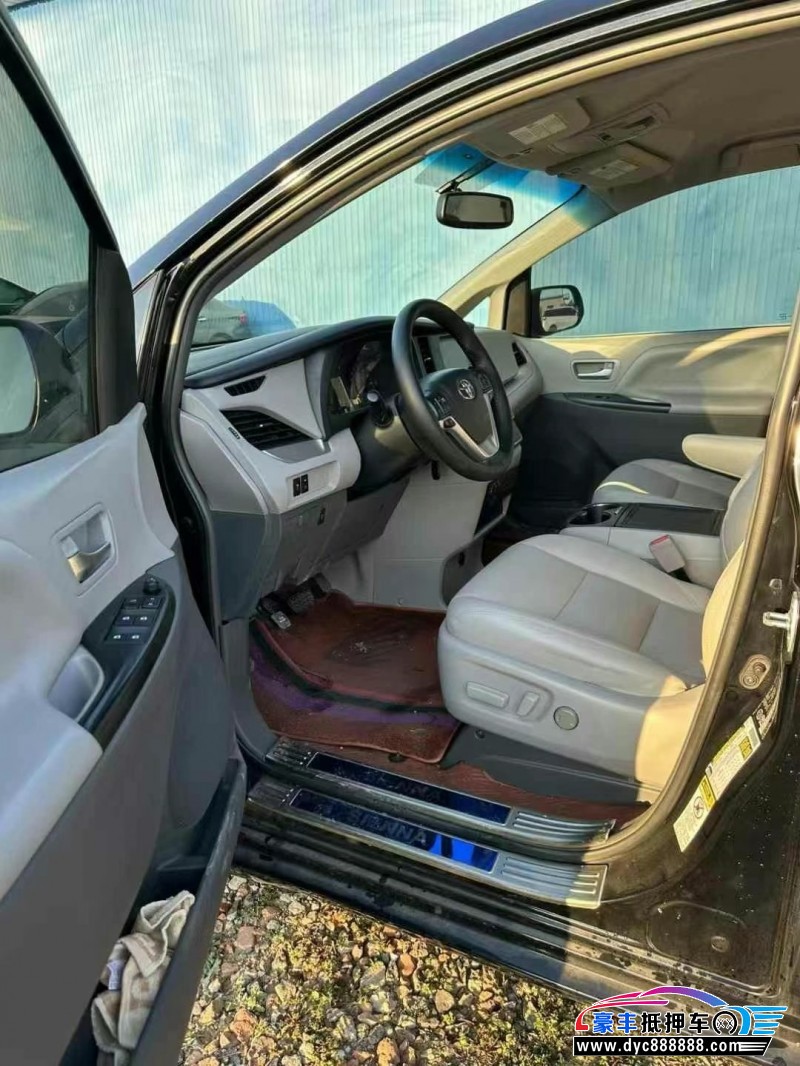 16年丰田塞纳轿车抵押车出售