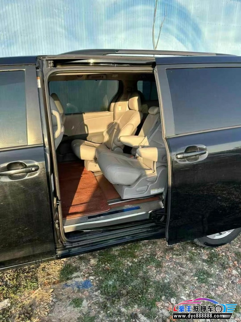 16年丰田塞纳轿车抵押车出售