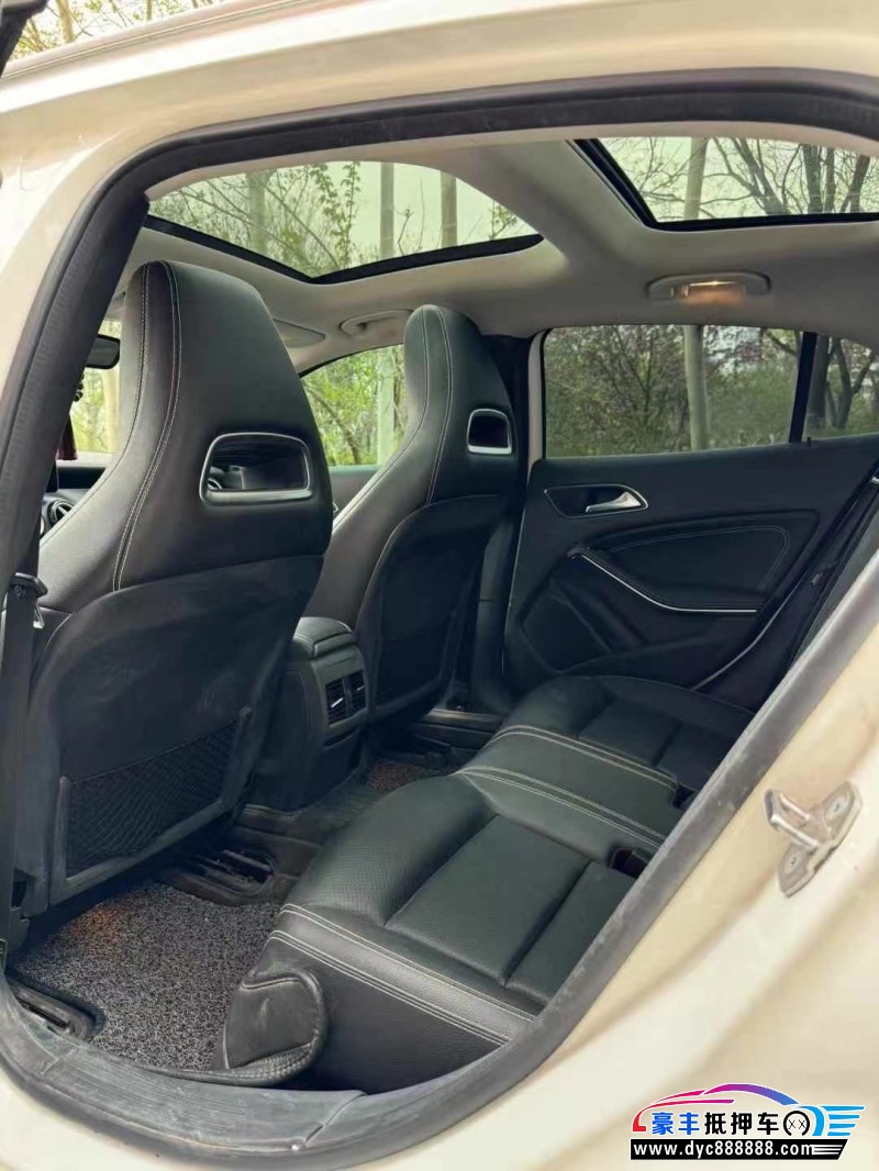 19年奔驰GLA轿车抵押车出售