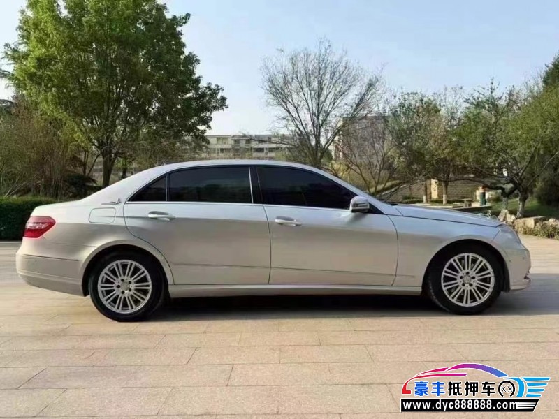 13年奔驰E轿车抵押车出售