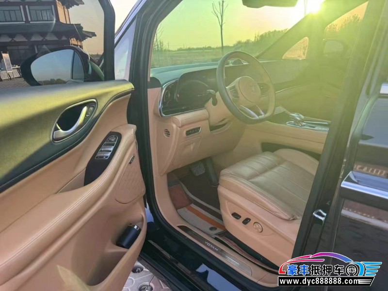 24年岚图梦想家轿车抵押车出售