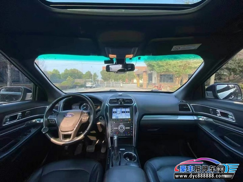 18年福特探险者轿车抵押车出售