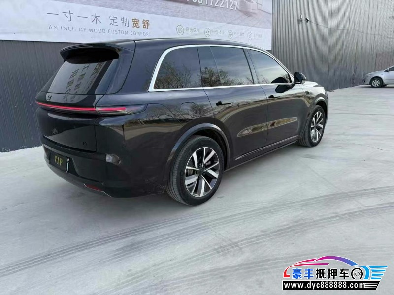 23年理想L8轿车抵押车出售