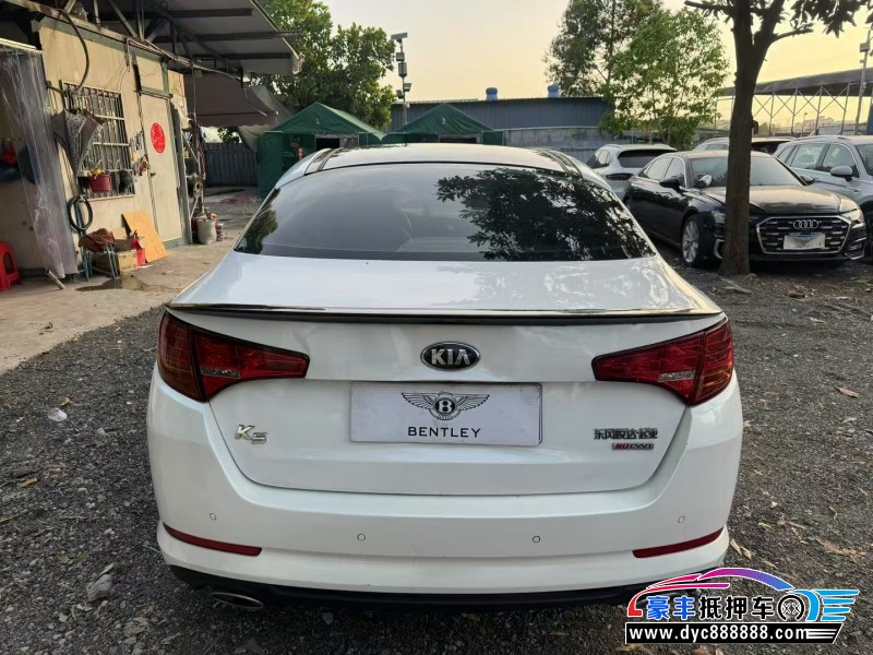 13年起亚K5轿车抵押车出售