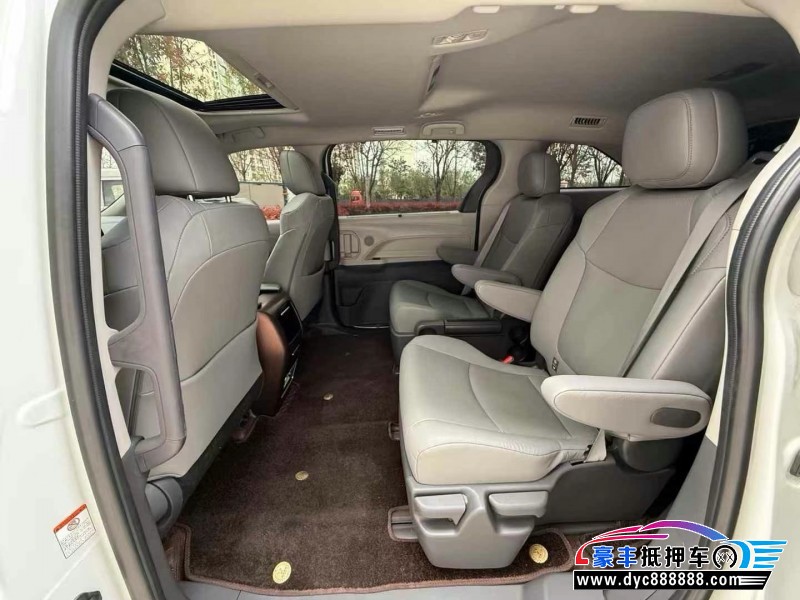 24年丰田格瑞维亚轿车抵押车出售