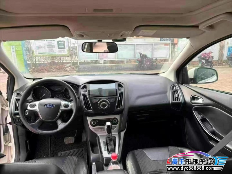 15年福特福克斯轿车抵押车出售