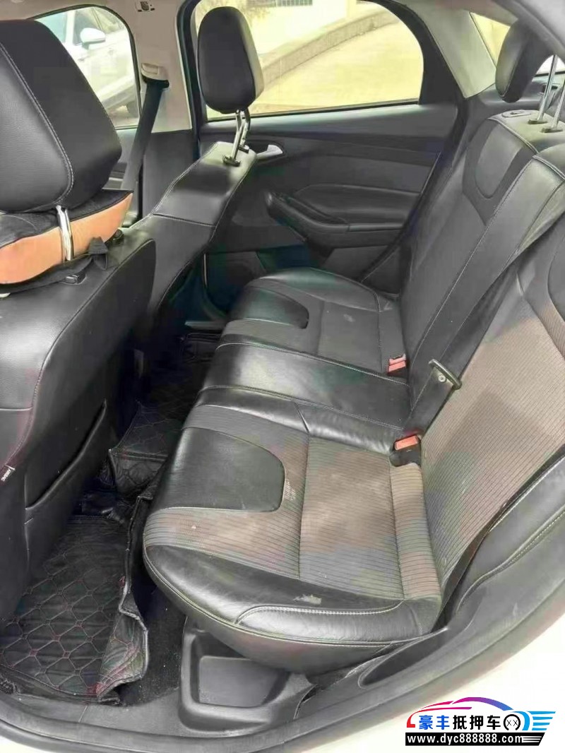 15年福特福克斯轿车抵押车出售