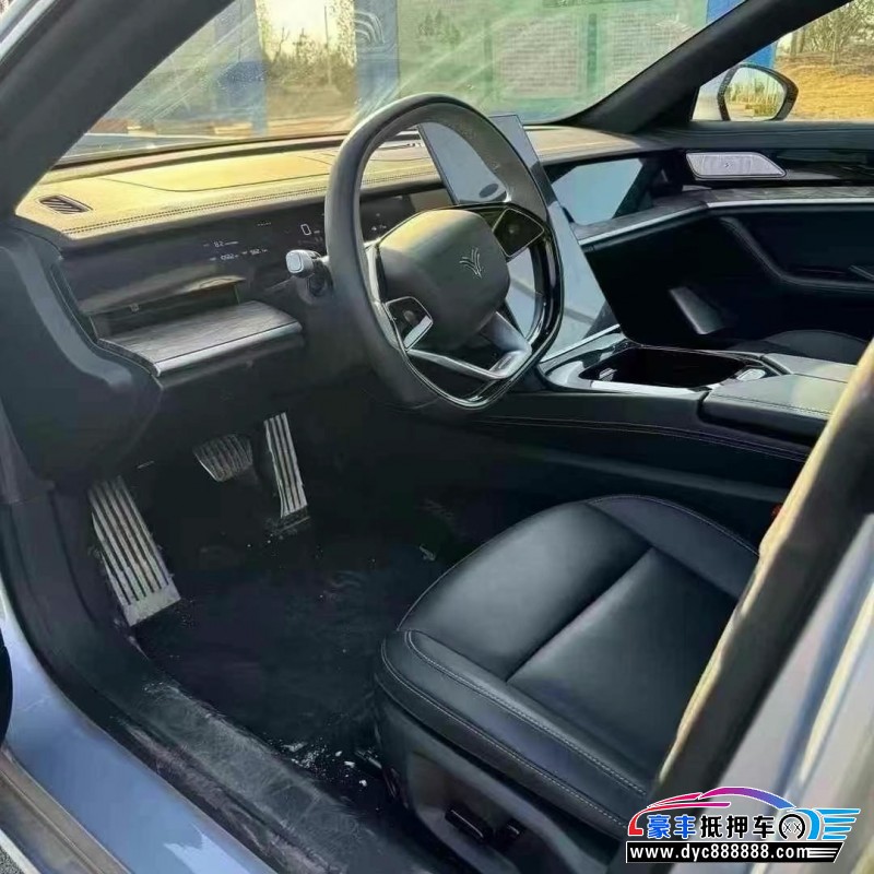 24年哪吒S轿车抵押车出售