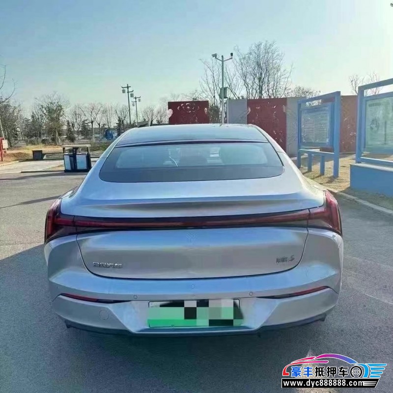 24年哪吒S轿车抵押车出售