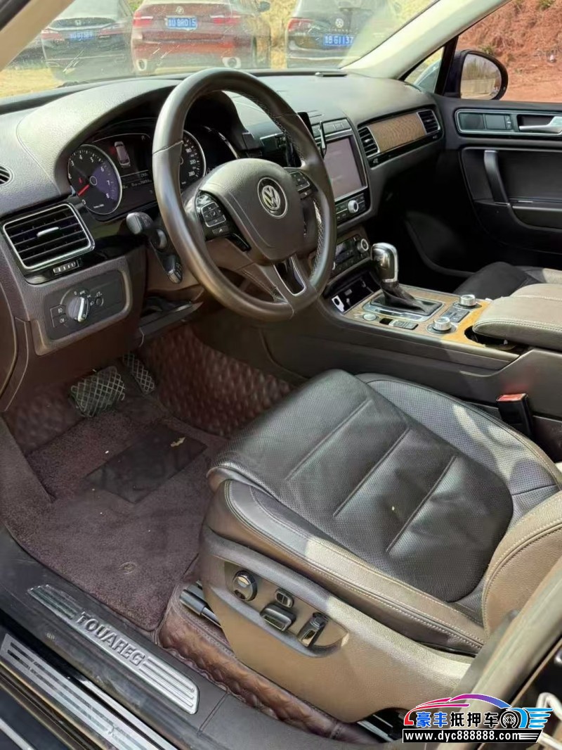 18年大众途锐轿车抵押车出售