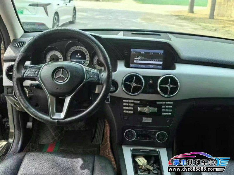 13年奔驰GLK轿车抵押车出售