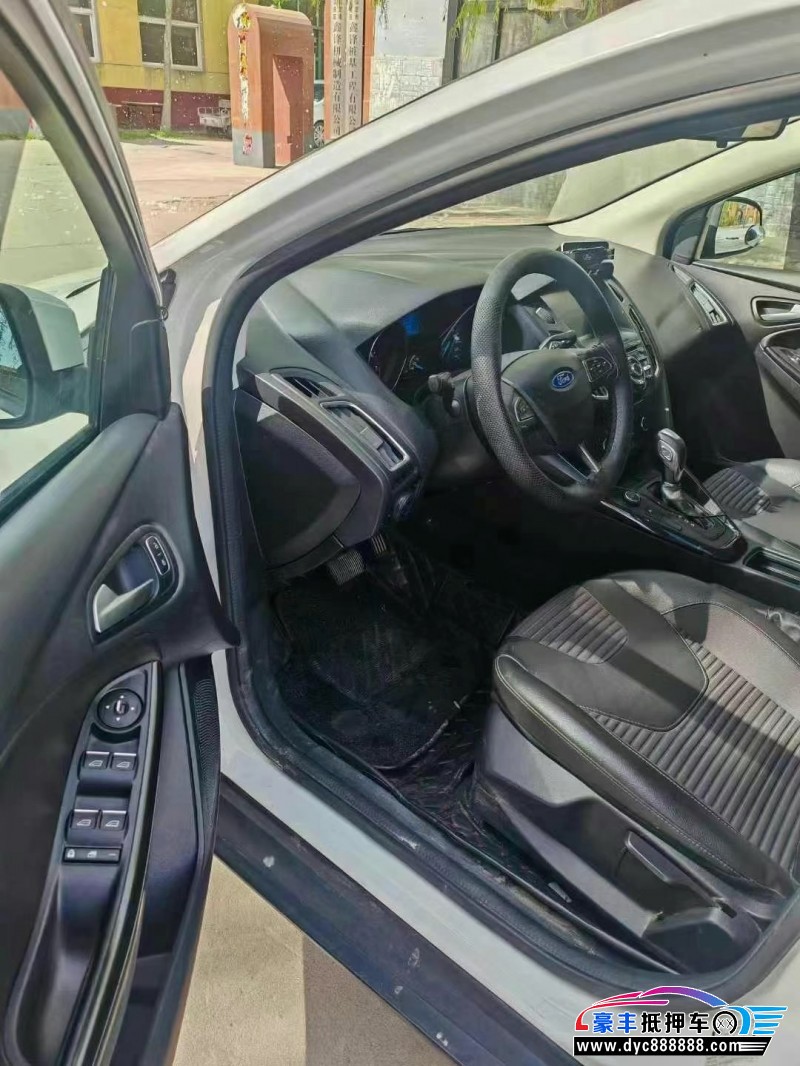 17年福特福克斯轿车抵押车出售