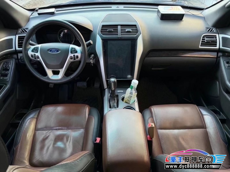 15年福特探险者轿车抵押车出售