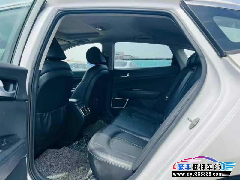 17年起亚K5轿车抵押车出售