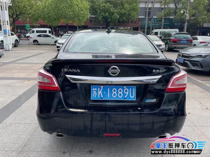 15年日产天籁轿车抵押车出售