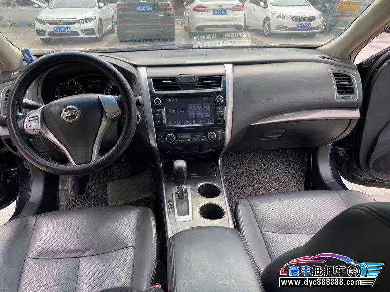 15年日产天籁轿车抵押车出售