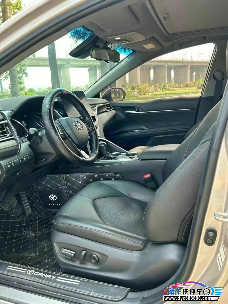 22年丰田凯美瑞轿车抵押车出售