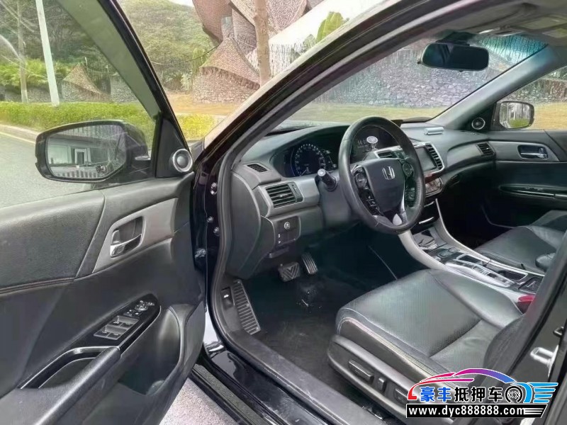 17年本田雅阁轿车抵押车出售